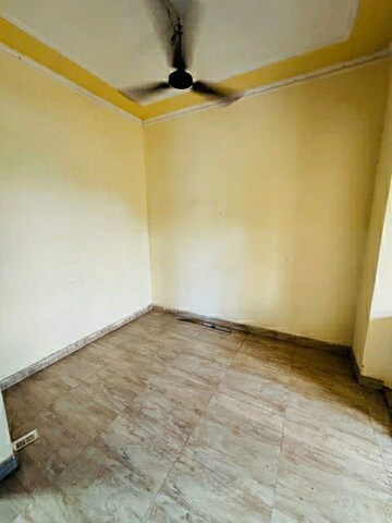 Room in 1 BHK Independent House at Sector 10a – for Rent