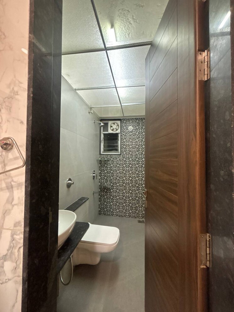 Bathroom, shubh-gateway 4 Bedroom 1424 Sq.Ft. Apartment In Viman Nagar Pune 9319597