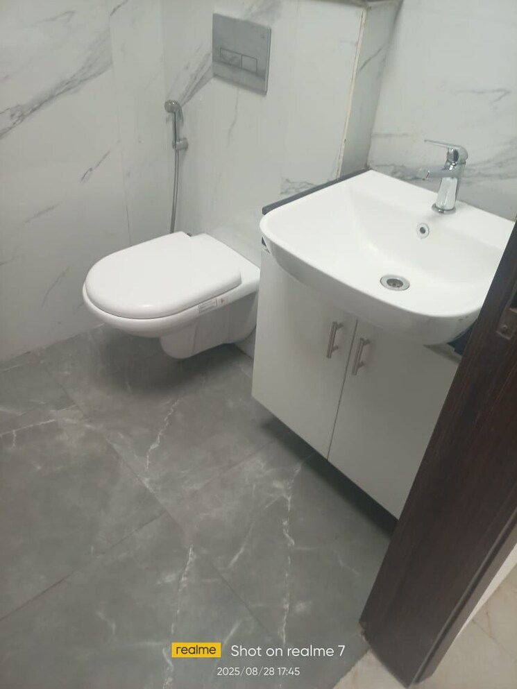 Bathroom, smart-world-gems 3.5 Bedroom 1494 Sq.Ft. Apartment In Sector 89 Gurgaon 9319647