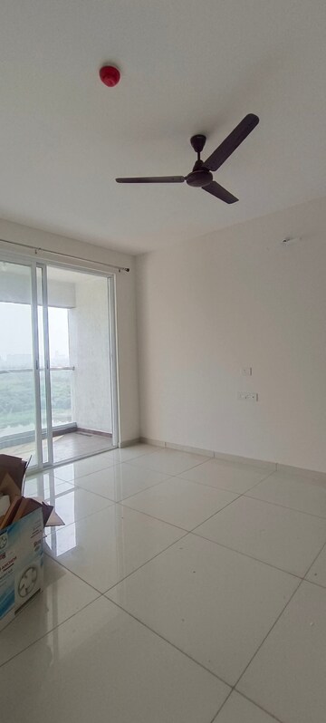 Room in 2 BHK Apartment at Yashwin Orrizonte, Kharadi – for Rent