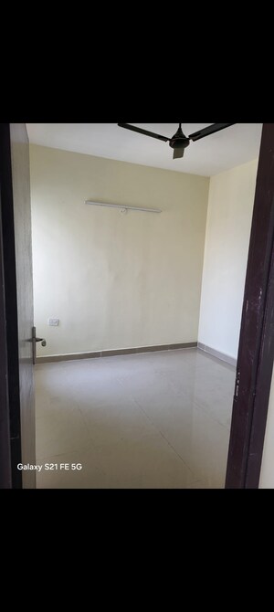 Room in 3 BHK Apartment at Amrapali Enchante, Tech Zone 4 Greater Noida – for Rent