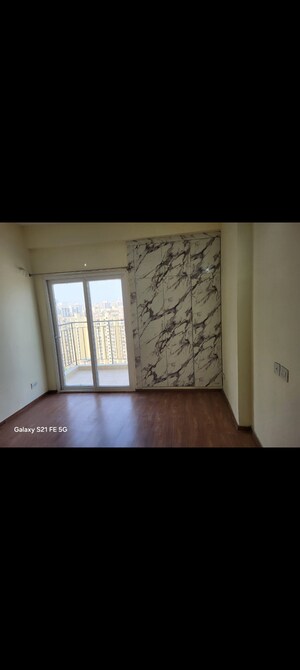 Room in 3 BHK Apartment at Amrapali Enchante, Tech Zone 4 Greater Noida – for Rent