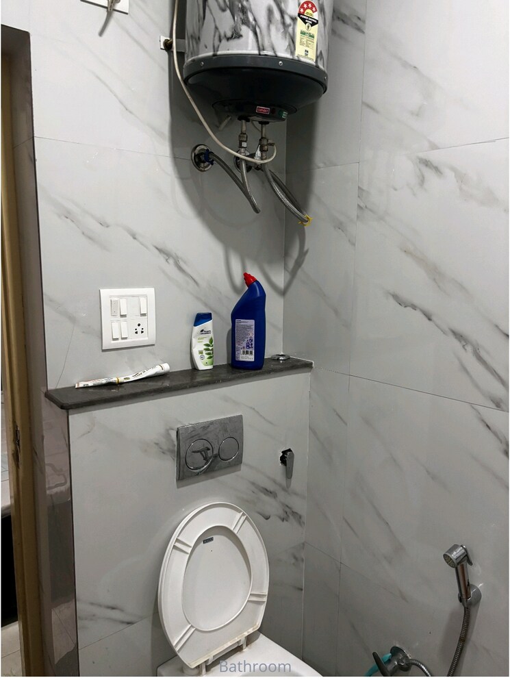 Bathroom, aura-homes 2 Bedroom 1050 Sq.Ft. Apartment In Patiala Road Zirakpur 9319658