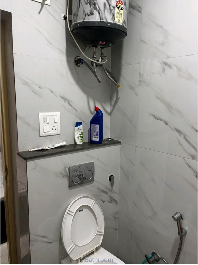 Bathroom, aura-homes 2 Bedroom 1050 Sq.Ft. Apartment In Patiala Road Zirakpur 9319658