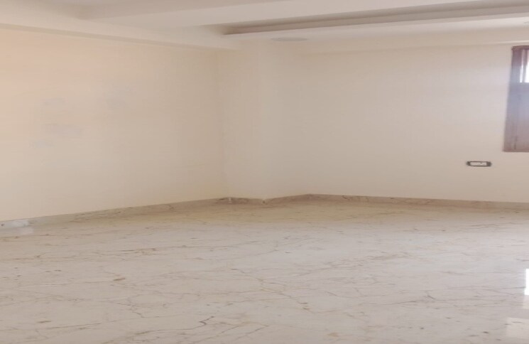 Room, sector 73 2 Bedroom 990 Sq.Ft. Builder Floor In Sector 73 Noida 9319666