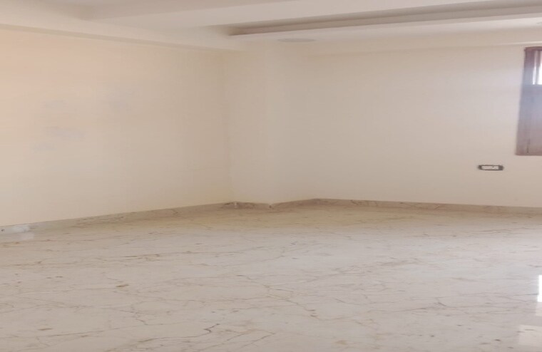 Room, sector 73 2 Bedroom 990 Sq.Ft. Builder Floor In Sector 73 Noida 9319666