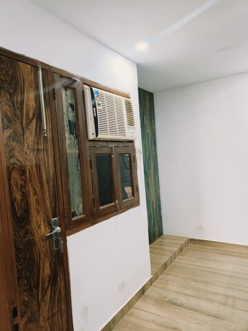 Room in 2 BHK Builder Floor at Saket – for Rent