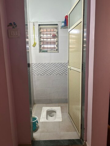 Bathroom in 1 BHK Apartment at Dombivli East – for Rent