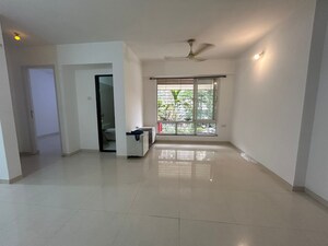 Room in 3 BHK Apartment at Hiranandani Estate Queens Gate, Ghodbunder Road – for Rent