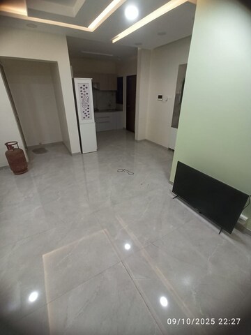 Room in 2 BHK Apartment at Choice Goodwill Crescent, Mundhwa – for Rent