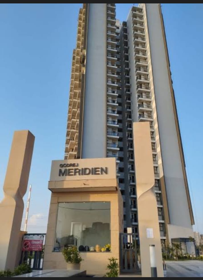 3 BHK + Servant Room Apartment For Sale in Godrej Meridien