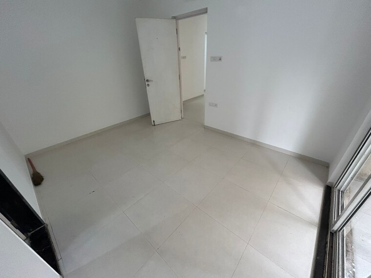 Room, rutu-estate 1 Bedroom 300 Sq.Ft. Apartment In Brahmand Thane 9319852