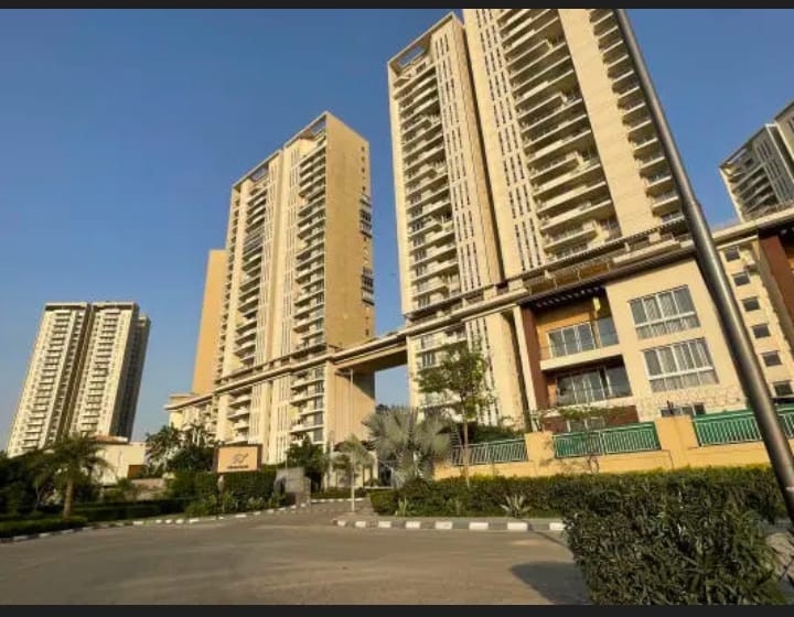 3 BHK + Servant Room Apartment For Sale in Experion Windchants