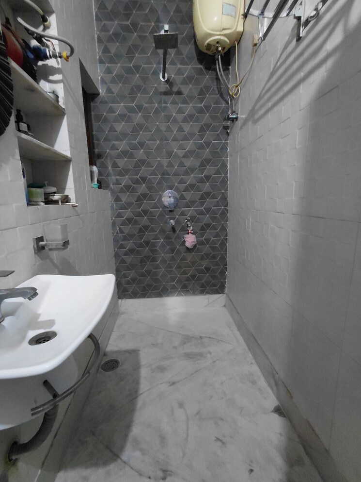 Attached Bathroom, janakpuri 4 Bedroom 2000 Sq.Ft. Apartment In Janakpuri Delhi 9319872