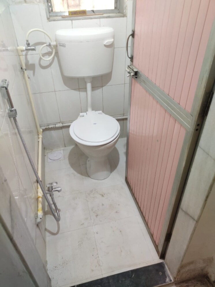 Bathroom, shree-ganesh-vashi-sector-26 1 Bedroom 410 Sq.Ft. Apartment In Vashi Sector 24 Navi Mumbai 9319890