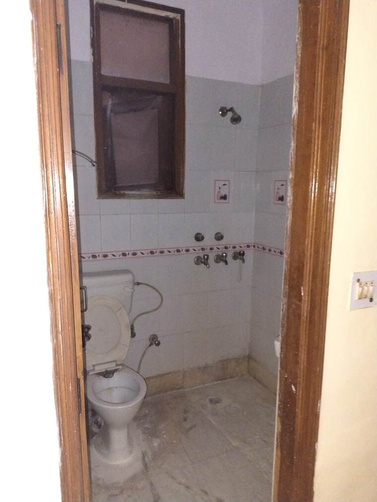 Bathroom, govindpuri 1 Bedroom 500 Sq.Ft. Builder Floor In Govindpuri Delhi 9319942
