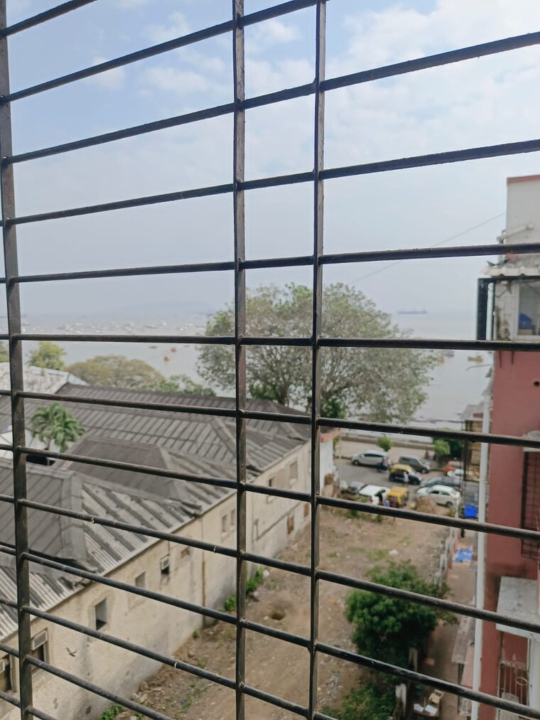 Balcony, owners-court 1 Bedroom 700 Sq.Ft. Apartment In Apollo Bunder Mumbai 9319912