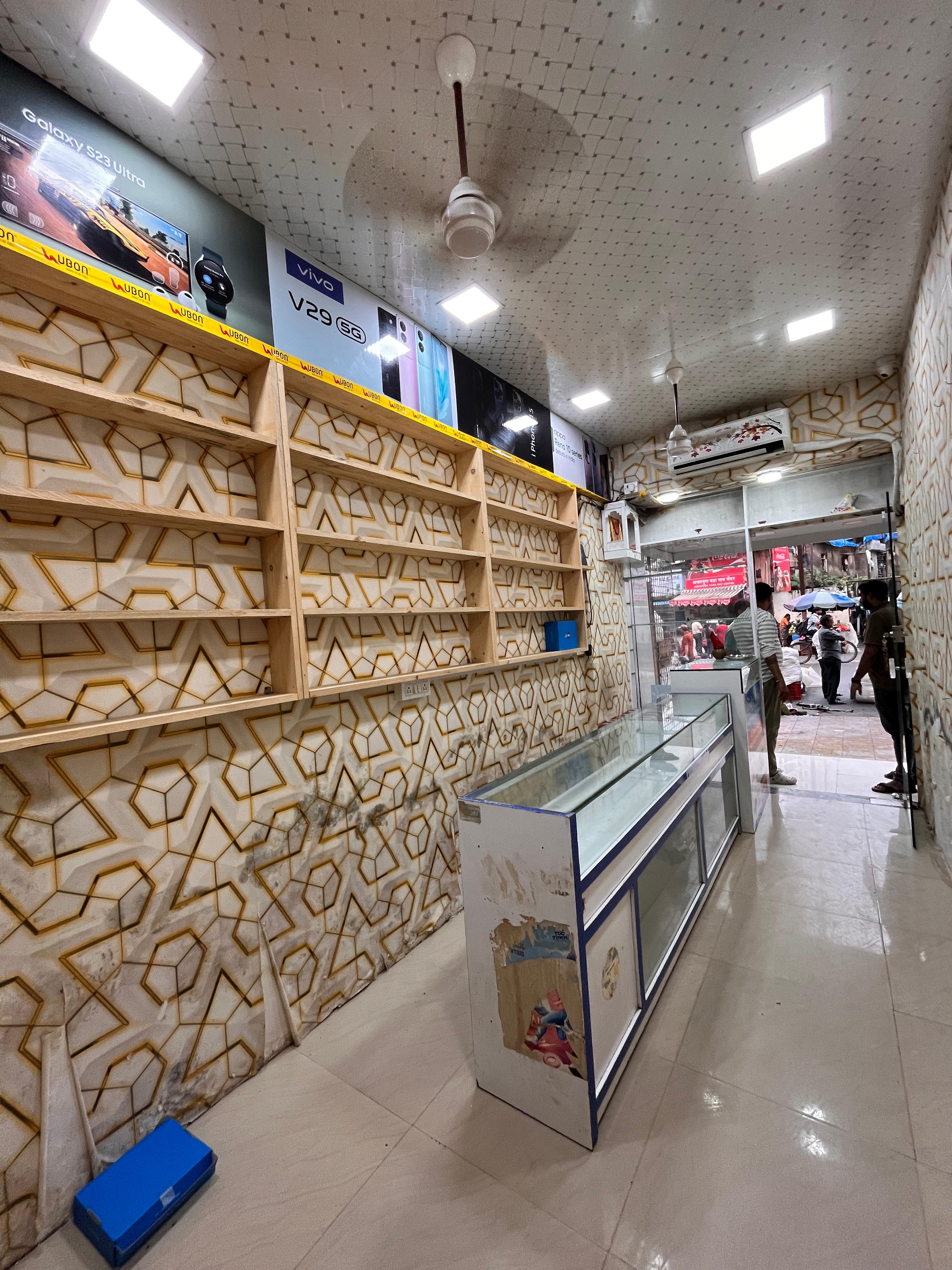 Retail Shop For Rent in Teen Hath Naka 