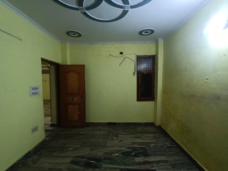 Room, mansa ram park 3 Bedroom 900 Sq.Ft. Builder Floor In Mansa Ram Park Delhi 9319986