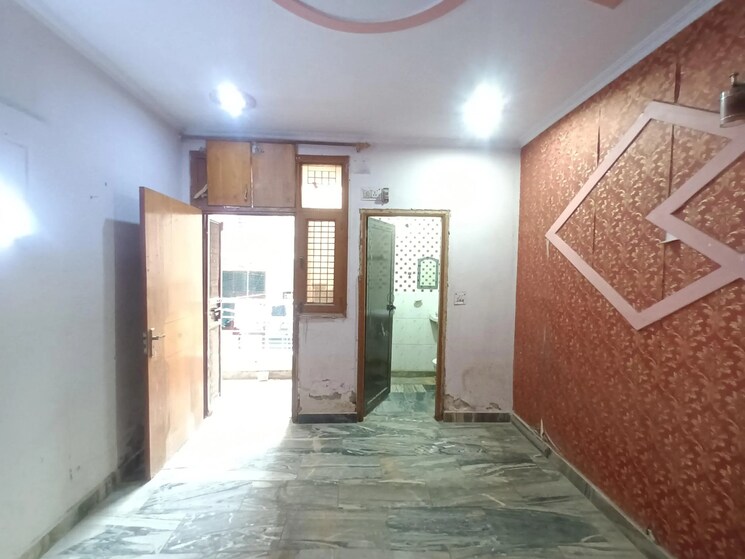 Room, mansa ram park 3 Bedroom 900 Sq.Ft. Builder Floor In Mansa Ram Park Delhi 9319986