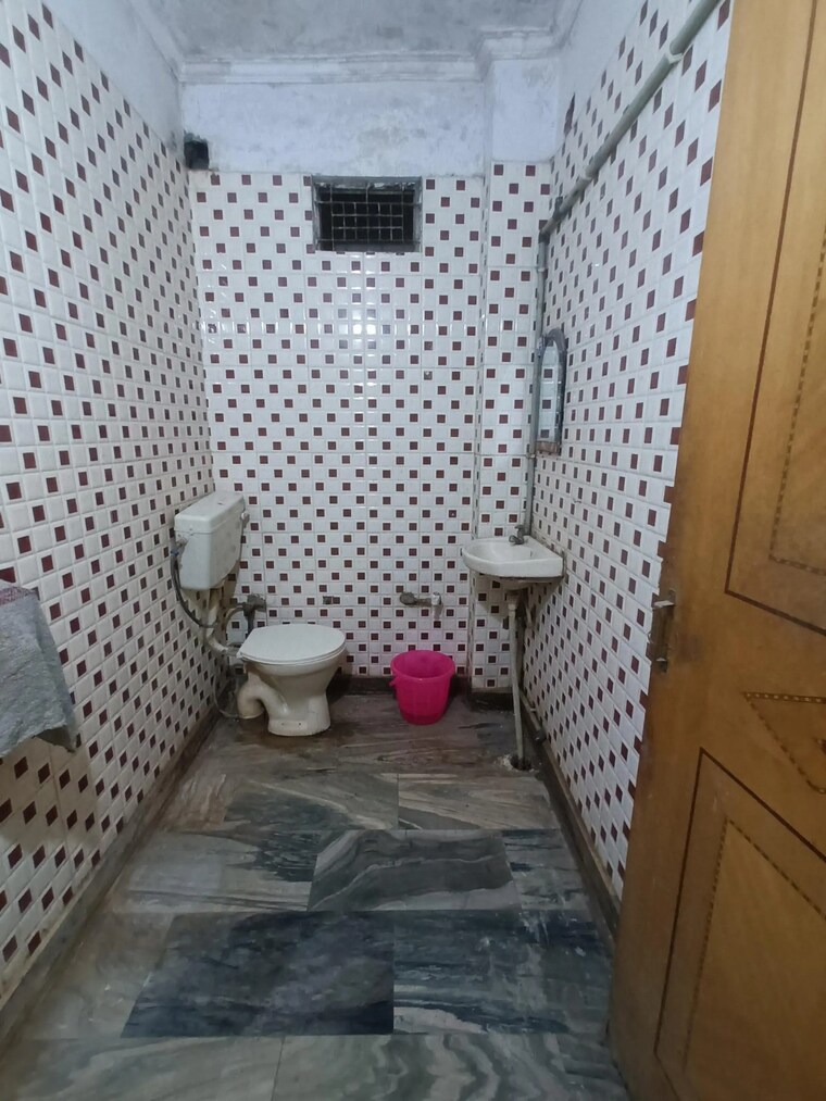 Bathroom, mansa ram park 3 Bedroom 900 Sq.Ft. Builder Floor In Mansa Ram Park Delhi 9319986