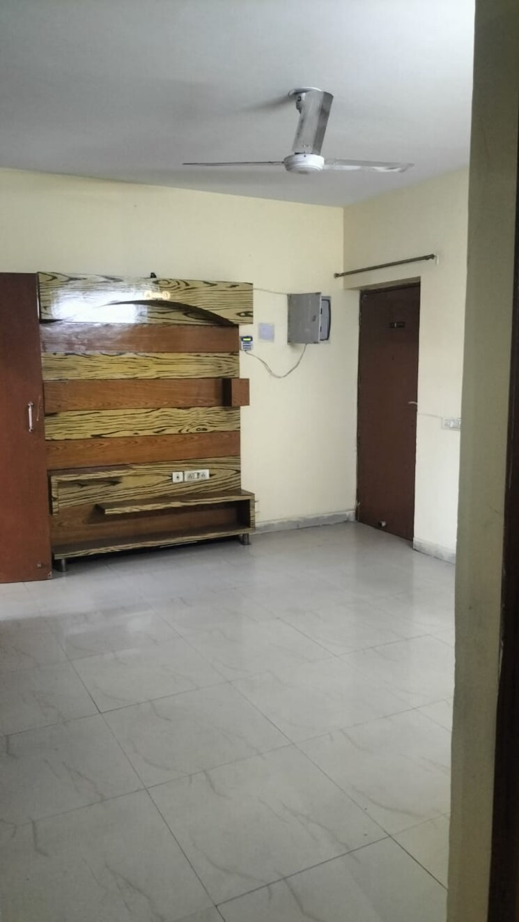 Room, srs-residency 2 Bedroom 906 Sq.Ft. Apartment In Sector 88 Faridabad 9320018