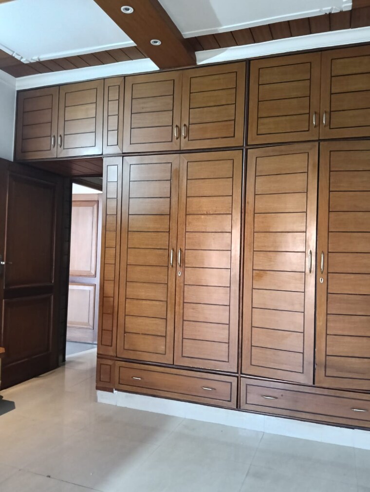 Room, sector 20 3 Bedroom 1850 Sq.Ft. Apartment In Sector 20 Panchkula 9320016