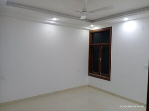 Room in 3 BHK Builder Floor at Vasant Kunj – for Rent