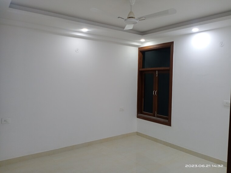 Room, vasant kunj 3 Bedroom 1350 Sq.Ft. Builder Floor In Vasant Kunj Delhi 9320028