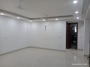 Room in 3 BHK Builder Floor at Vasant Kunj – for Rent