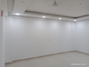 Room in 3 BHK Builder Floor at Vasant Kunj – for Rent
