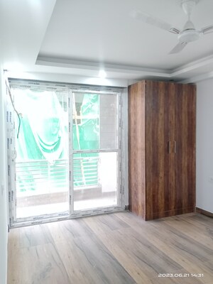 Room in 3 BHK Builder Floor at Vasant Kunj – for Rent