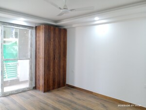 Room in 3 BHK Builder Floor at Vasant Kunj – for Rent