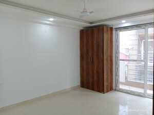 Room in 3 BHK Builder Floor at Vasant Kunj – for Rent