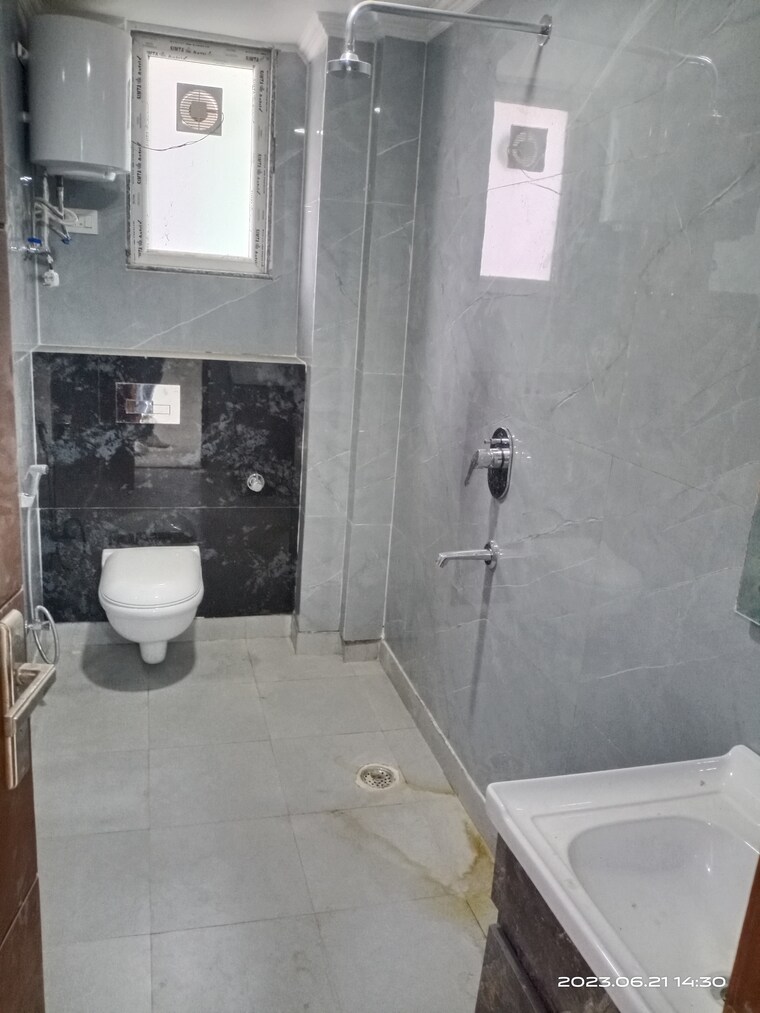 Bathroom, vasant kunj 3 Bedroom 1350 Sq.Ft. Builder Floor In Vasant Kunj Delhi 9320028