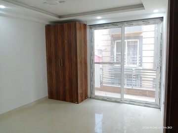 Room in 3 BHK Builder Floor at Vasant Kunj – for Rent