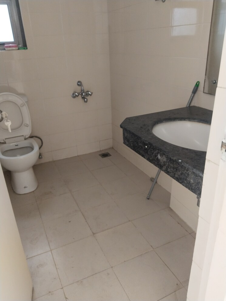 Bathroom, vatika-lifestyle-homes 3 Bedroom 1735 Sq.Ft. Apartment In Sector 83 Gurgaon 9320064