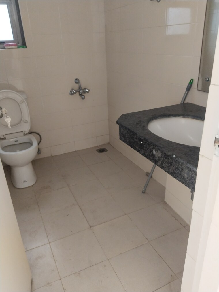 Bathroom, vatika-lifestyle-homes 3 Bedroom 1735 Sq.Ft. Apartment In Sector 83 Gurgaon 9320064