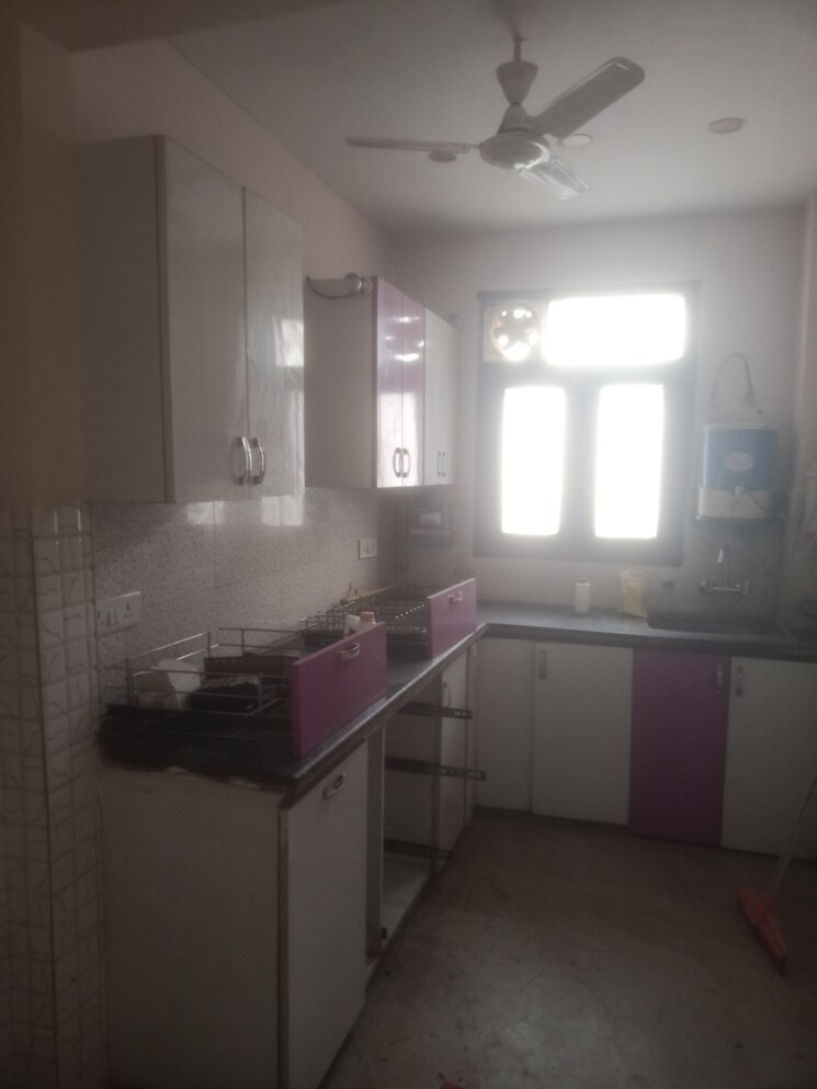 Kitchen, vasant kunj enclave 2 Bedroom 80 Sq.Yd. Builder Floor In Vasant Kunj Enclave Delhi 9320108