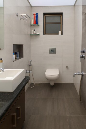 Bathroom in 4 BHK Apartment at Vile Parle West – for Rent