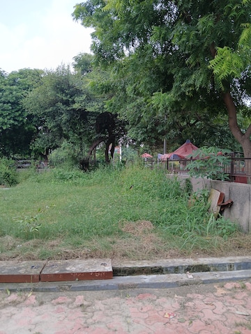  Plot – Garden View at Sector 4 Wave City - for Sale