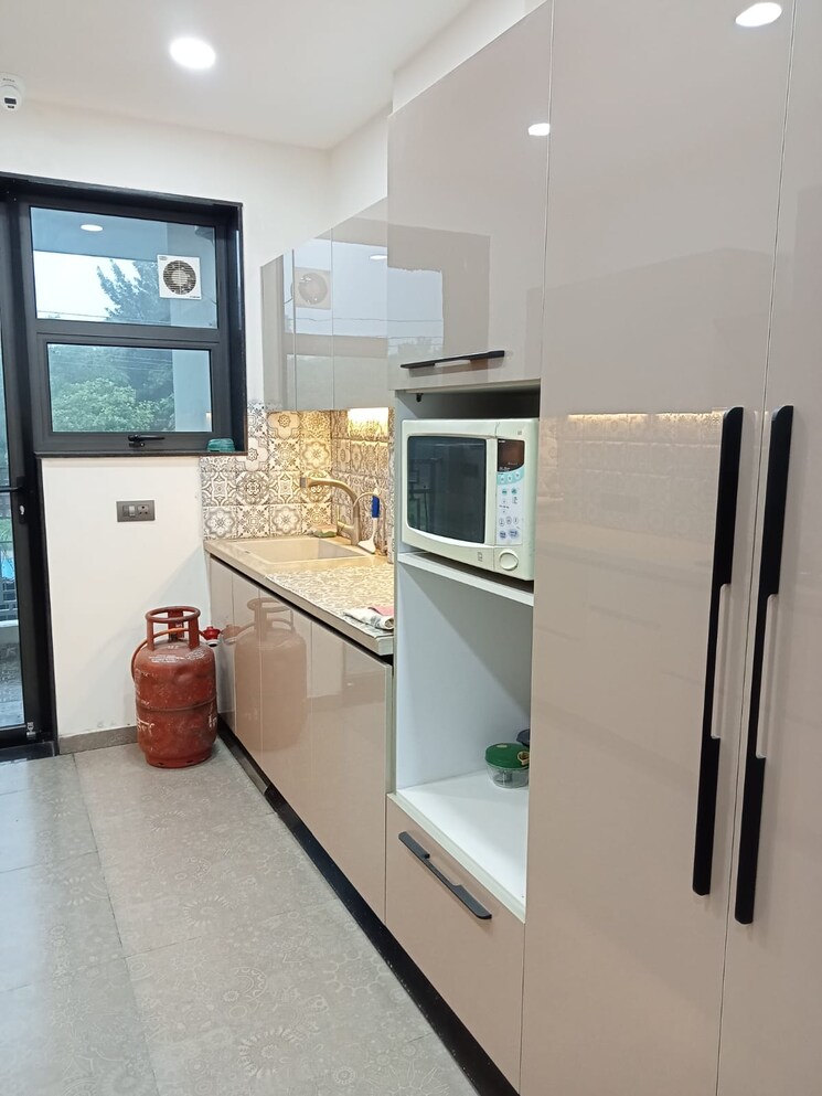 Kitchen, sector 17 3.5 Bedroom 3150 Sq.Ft. Builder Floor In Sector 17 Panchkula 9320143