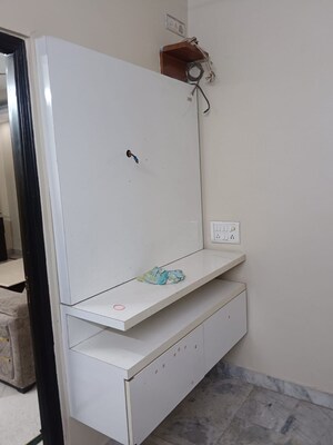 Furnished Amenities in 3 BHK Builder Floor at Panchsheel Vihar – for Rent