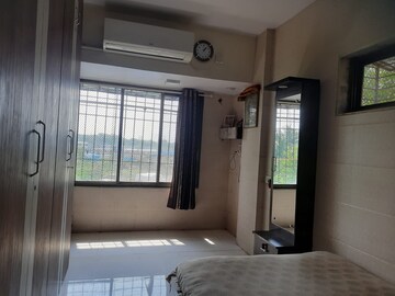 Room in 1 BHK Builder Floor at Mulund East – for Sale