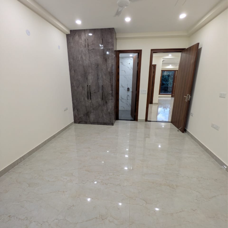 Room, sector 23 3.5 Bedroom 1500 Sq.Ft. Builder Floor In Sector 23 Gurgaon 9320501