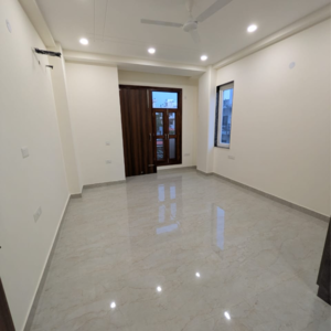 Room in 3.5 BHK Builder Floor at Sector 23 – for Rent