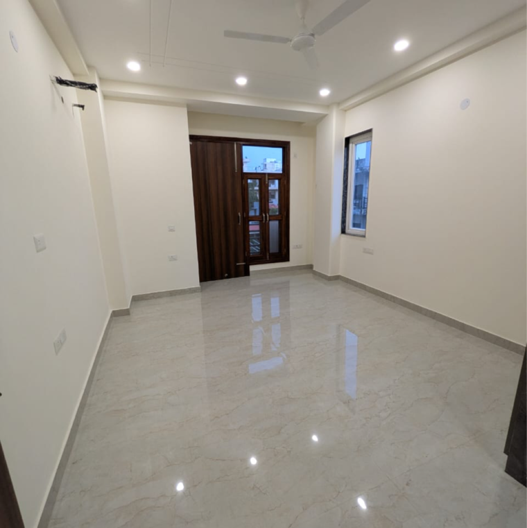 Room, sector 23 3.5 Bedroom 1500 Sq.Ft. Builder Floor In Sector 23 Gurgaon 9320501