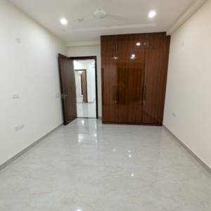 Room in 3.5 BHK Builder Floor at Sector 23 – for Rent