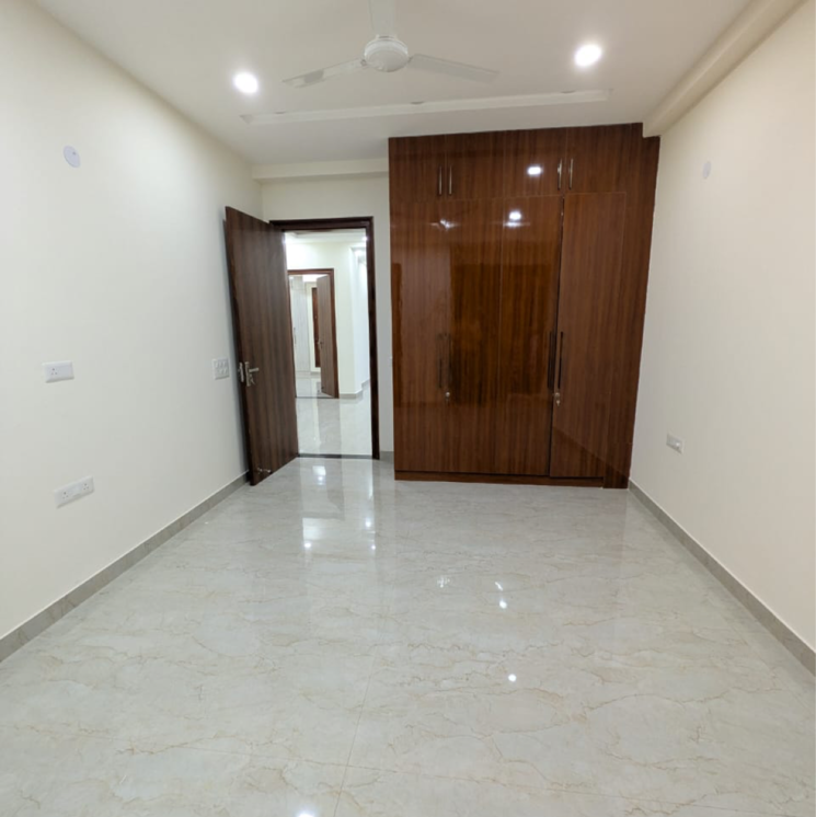 Room, sector 23 3.5 Bedroom 1500 Sq.Ft. Builder Floor In Sector 23 Gurgaon 9320501