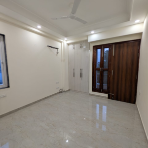 Room in 3.5 BHK Builder Floor at Sector 23 – for Rent